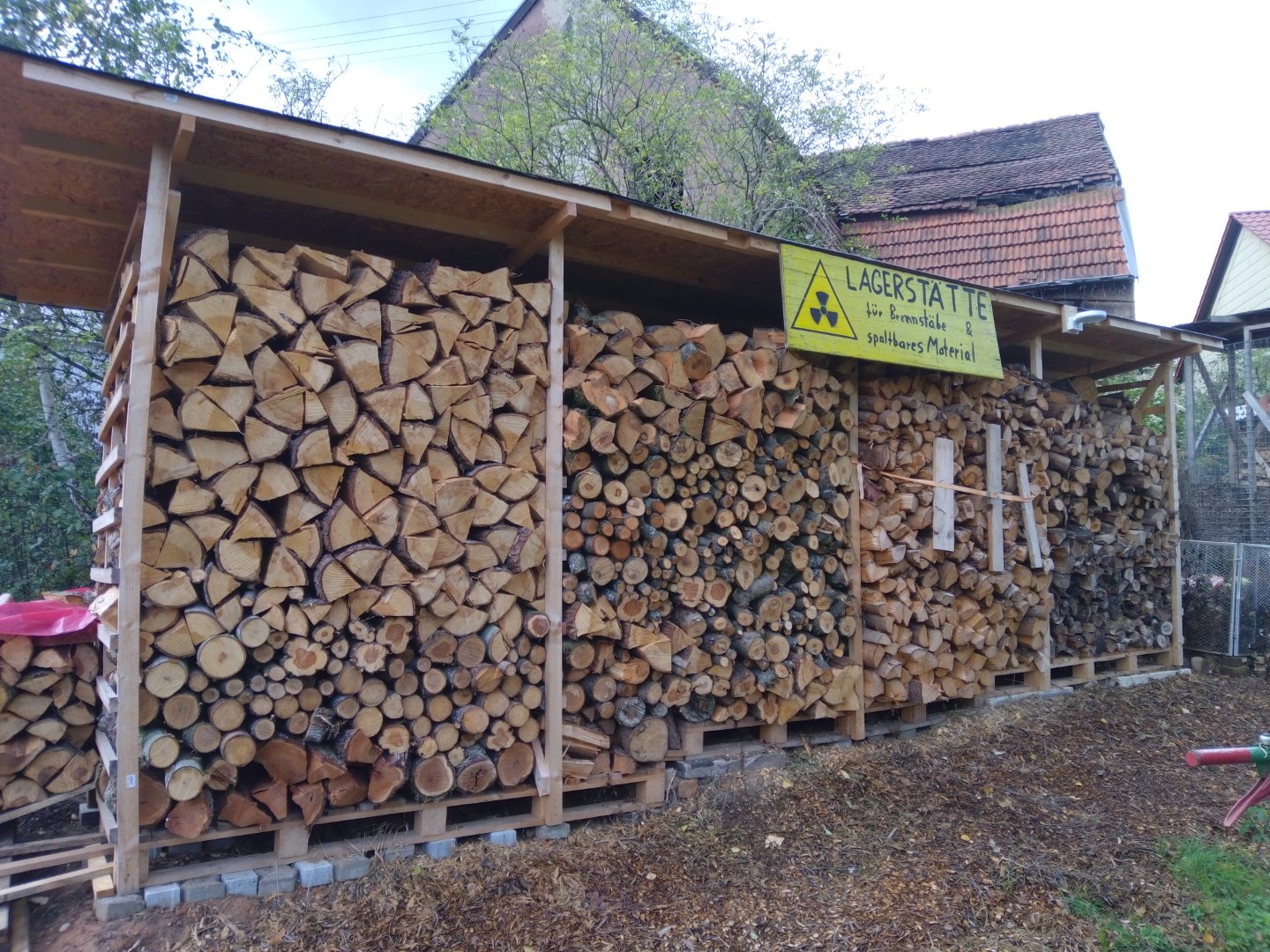 Holzlager voll Endlager spaltbares Material 1