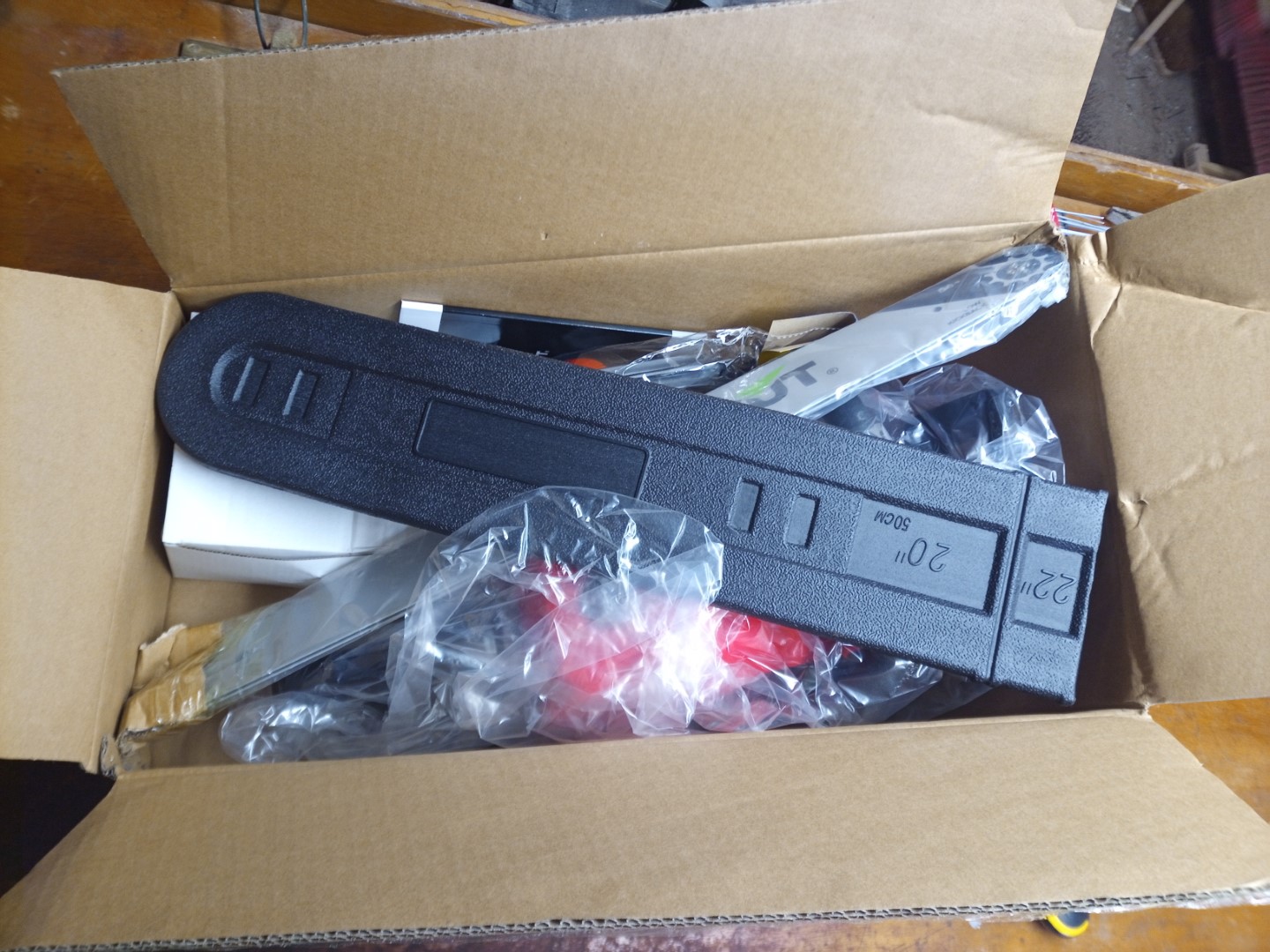 Greencut GS680X 68cc Kettensaege Benzin Motorsaege 03