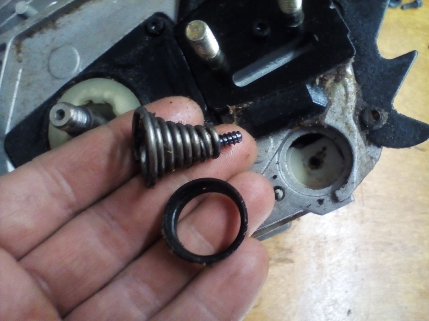 Tank Kurbelwellengehaeuse Motor AV Antivibration chinesische Kettensaege 09