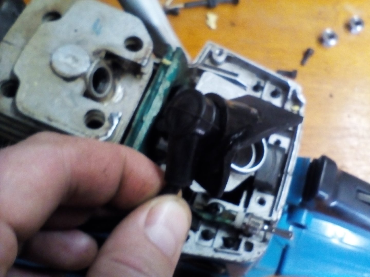 Zuendkerzenstecker chinesische Kettensaege 11