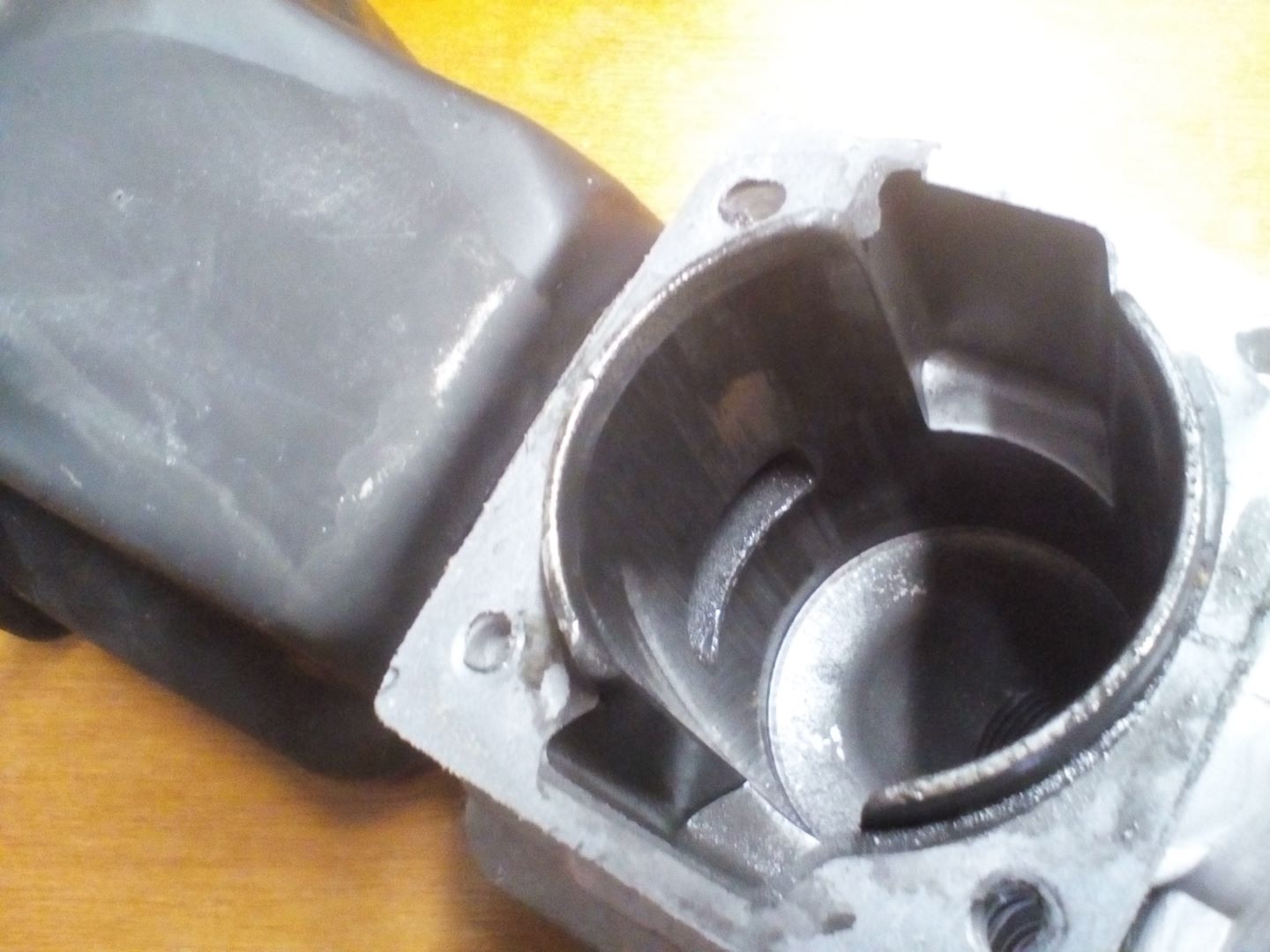 Zylinderkopf abbauen Motorschaden Chinesische Kettensaege 07