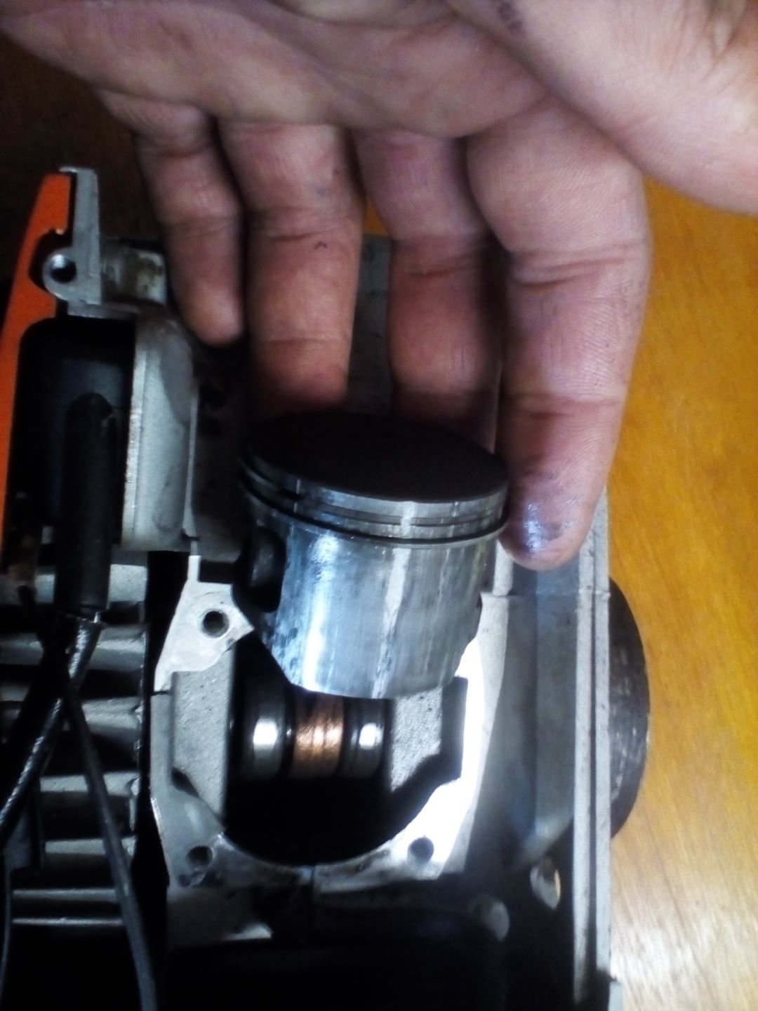 Zylinderkopf abbauen Motorschaden Chinesische Kettensaege 09