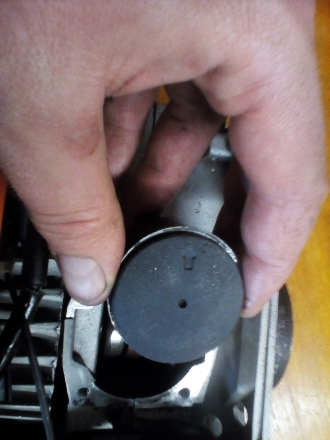 Zylinderkopf abbauen Motorschaden Chinesische Kettensaege 10