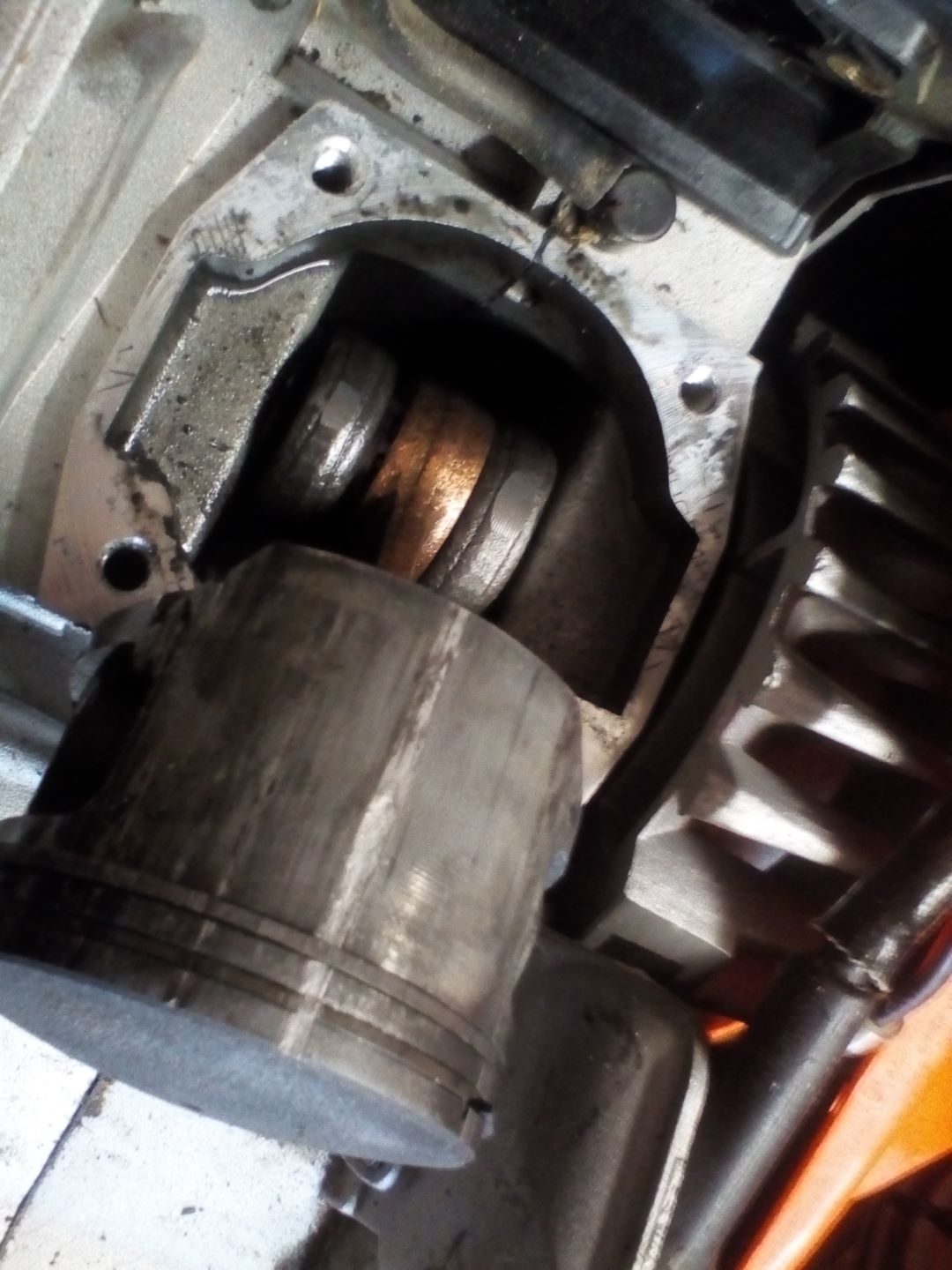 Zylinderkopf abbauen Motorschaden Chinesische Kettensaege 14