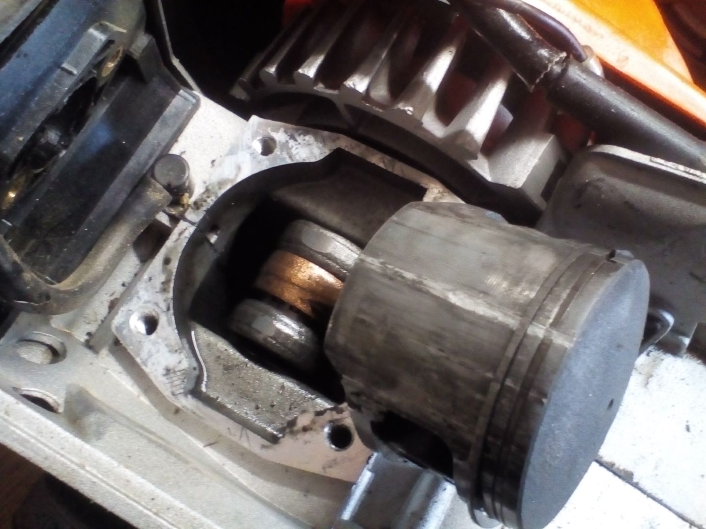 Zylinderkopf abbauen Motorschaden Chinesische Kettensaege 15