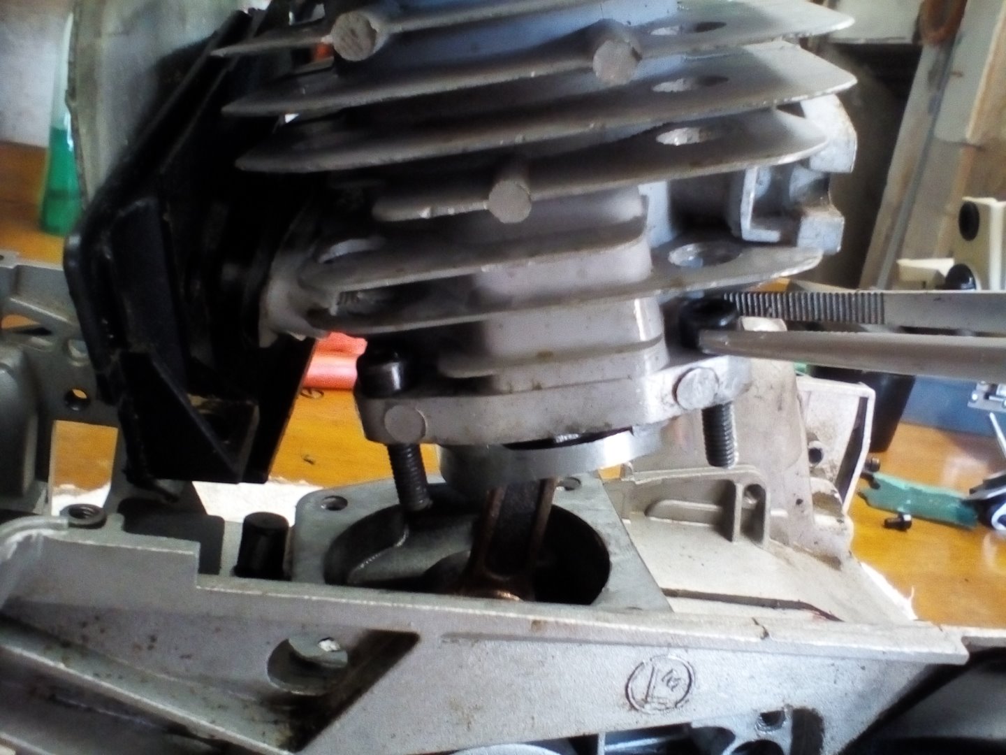 Zylinderkopf tauschen chinesische Kettensaege 09