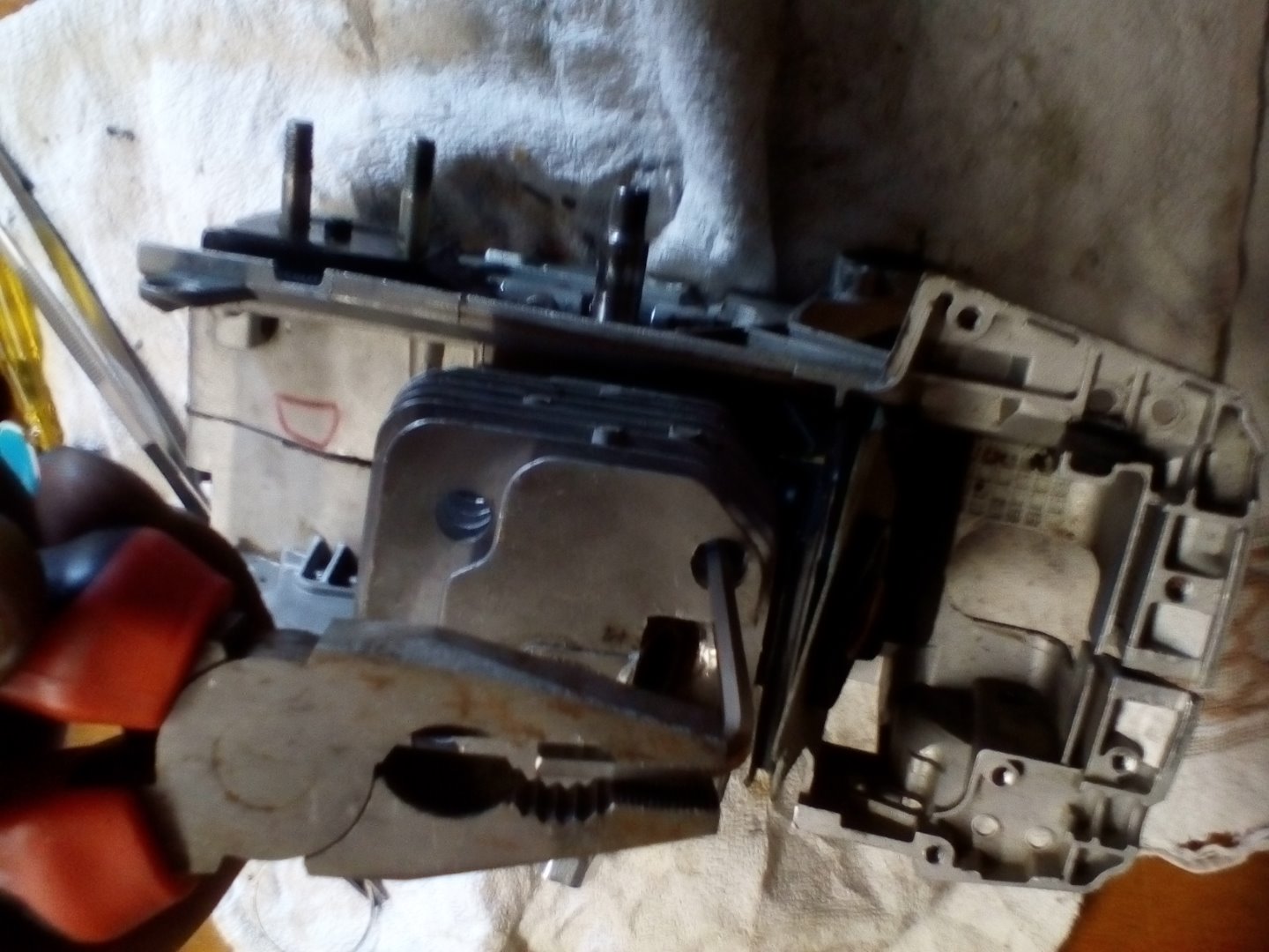 Zylinderkopf tauschen chinesische Kettensaege 10