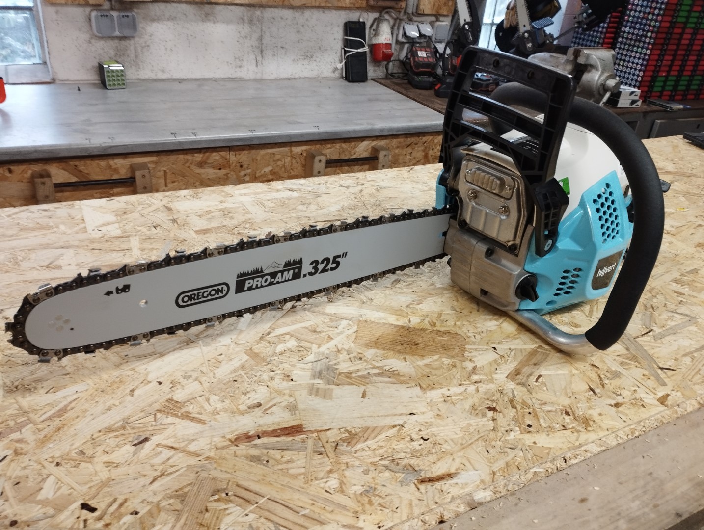 Hillvert HT Silverthrone 01