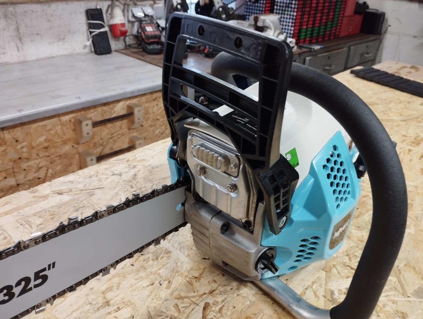 Hillvert HT Silverthrone 03