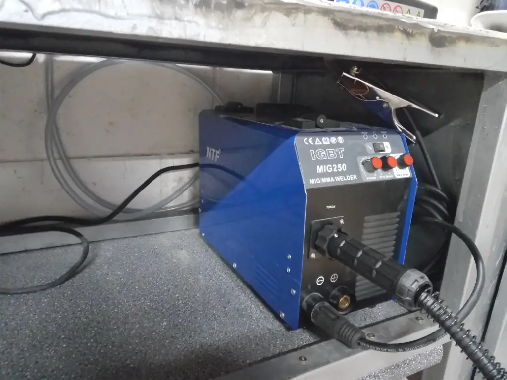 Schweissgeraet NTF IPO Tools MIG 250 1