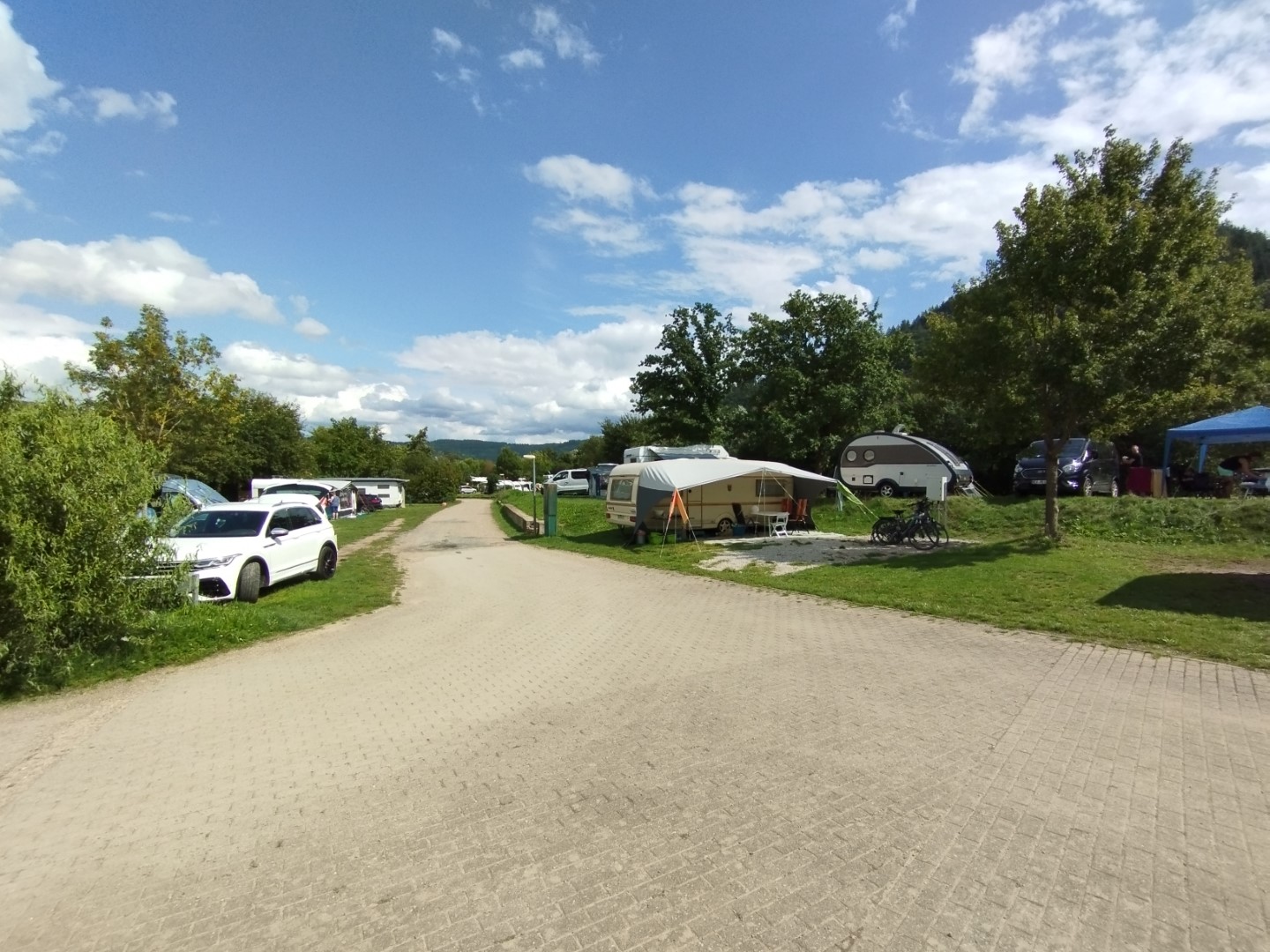 Faltcaravan Trigano Oceane Campen Elektroauto E-Auto Wohnwagen Wohnanhänger Falter Klappfix Alpenkreuzer