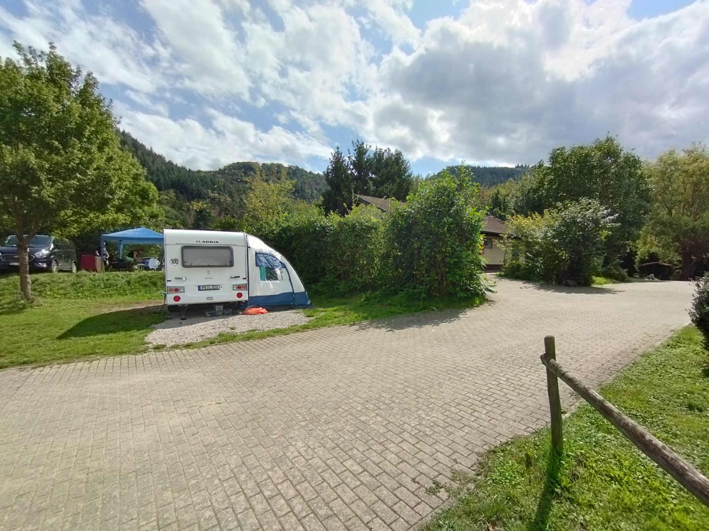 Faltcaravan Trigano Oceane Campen Elektroauto E-Auto Wohnwagen Wohnanhänger Falter Klappfix Alpenkreuzer