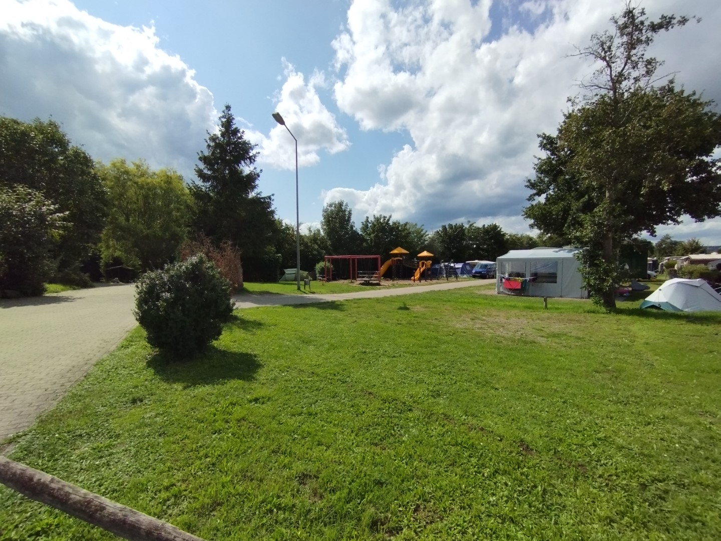 Faltcaravan Trigano Oceane Campen Elektroauto E-Auto Wohnwagen Wohnanhänger Falter Klappfix Alpenkreuzer