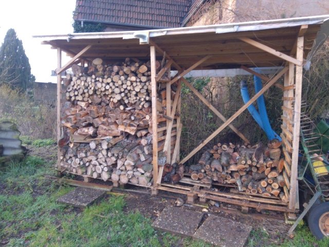 Bild von Holzlager Brennholz Kaminholz Ofenholz Feuerholz
