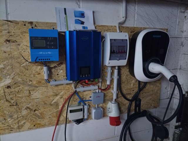 Bild von wallbox installation montage wechselrichter grid tie inverter solar laderegler mppt powerwall diy 18650