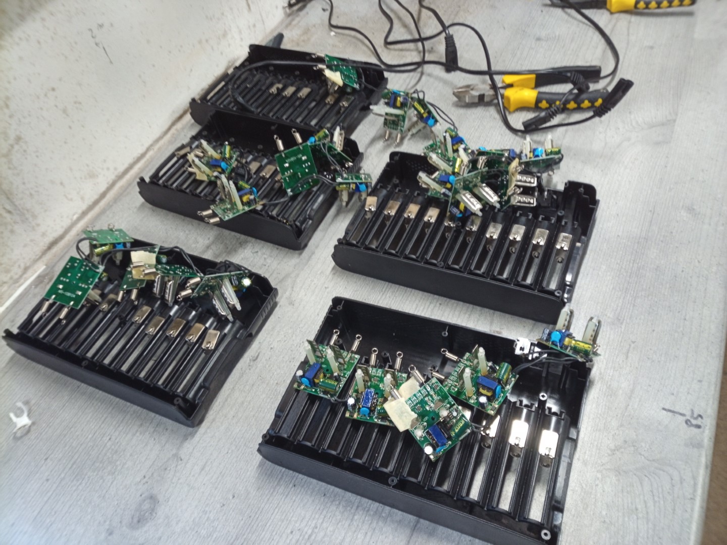 Phomax 10 Slot Charger 003