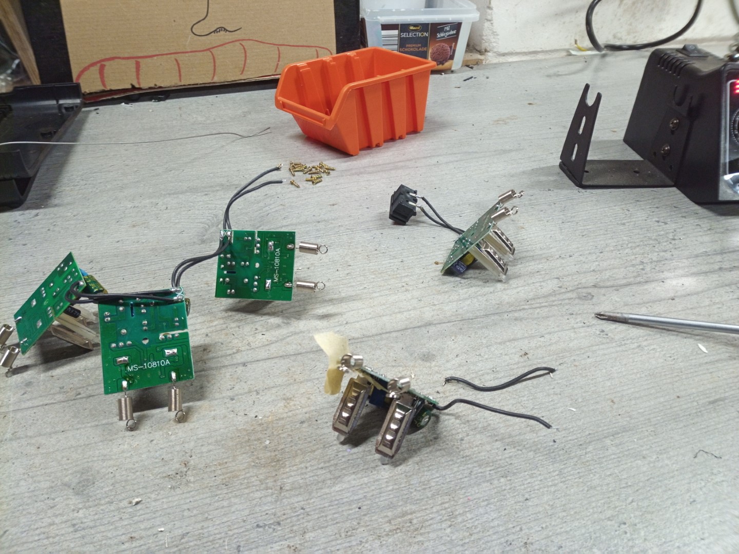 Phomax 10 Slot Charger 006