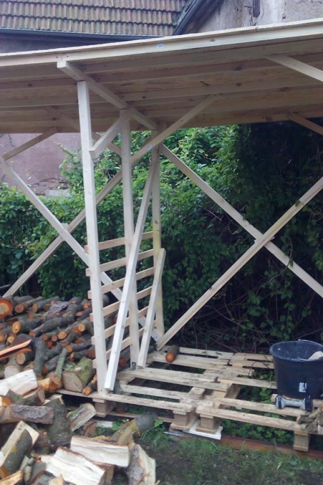 Brennholzlager Holzunterstand