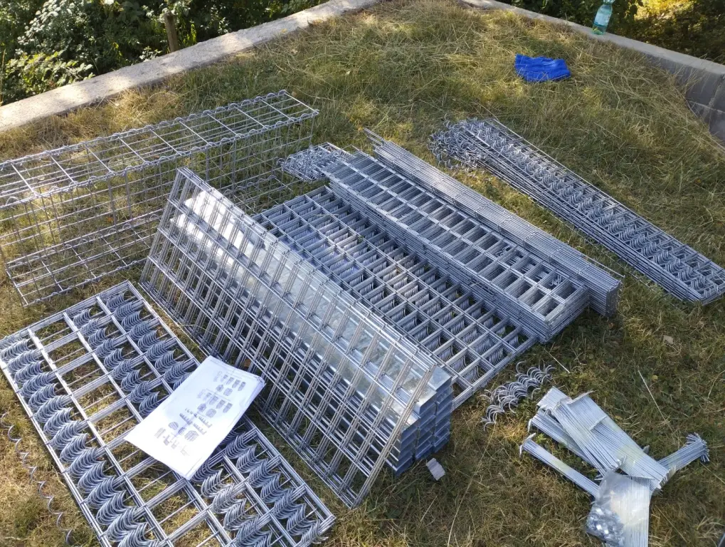 Gabionen Steinmauer Photovoltaik Glas-LED Solar Zaun bifacial Balkonsolar