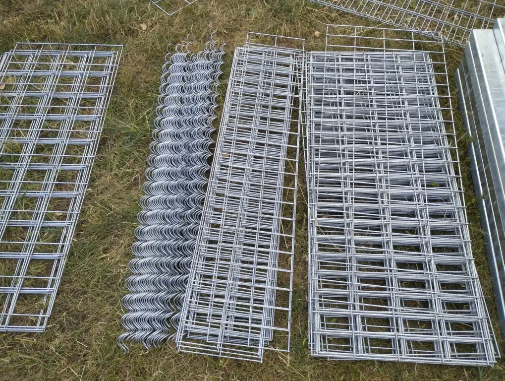 Gabionen Steinmauer Photovoltaik Glas-LED Solar Zaun bifacial Balkonsolar