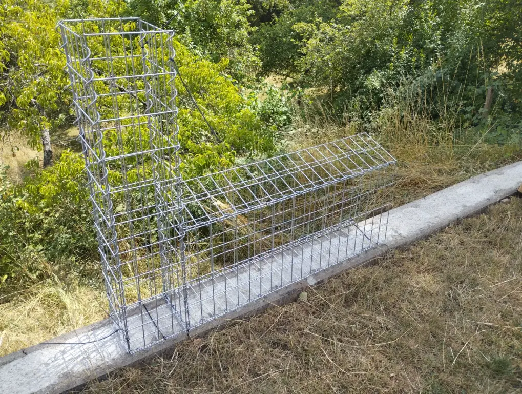 Gabionen Steinmauer Photovoltaik Glas-LED Solar Zaun bifacial Balkonsolar