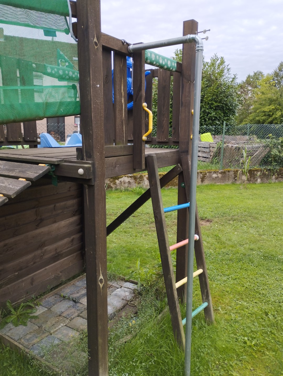 Klettergerüst Spielturm Rutsche Schaukel Sandkasten Jungle Gym restaurieren reparieren umbauen Hängebrücke