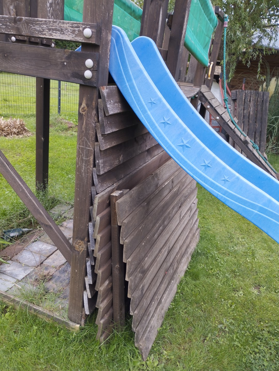 Klettergerüst Spielturm Rutsche Schaukel Sandkasten Jungle Gym restaurieren reparieren umbauen Hängebrücke