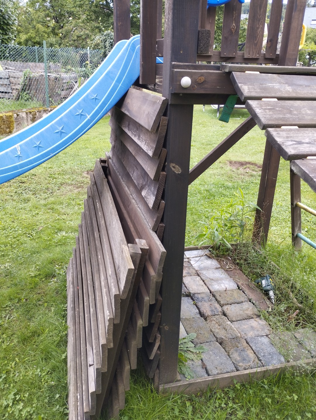 Klettergerüst Spielturm Rutsche Schaukel Sandkasten Jungle Gym restaurieren reparieren umbauen Hängebrücke