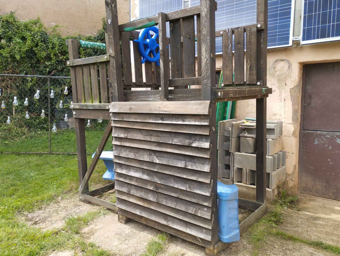 Klettergerüst Spielturm Rutsche Schaukel Sandkasten Jungle Gym restaurieren reparieren umbauen Hängebrücke
