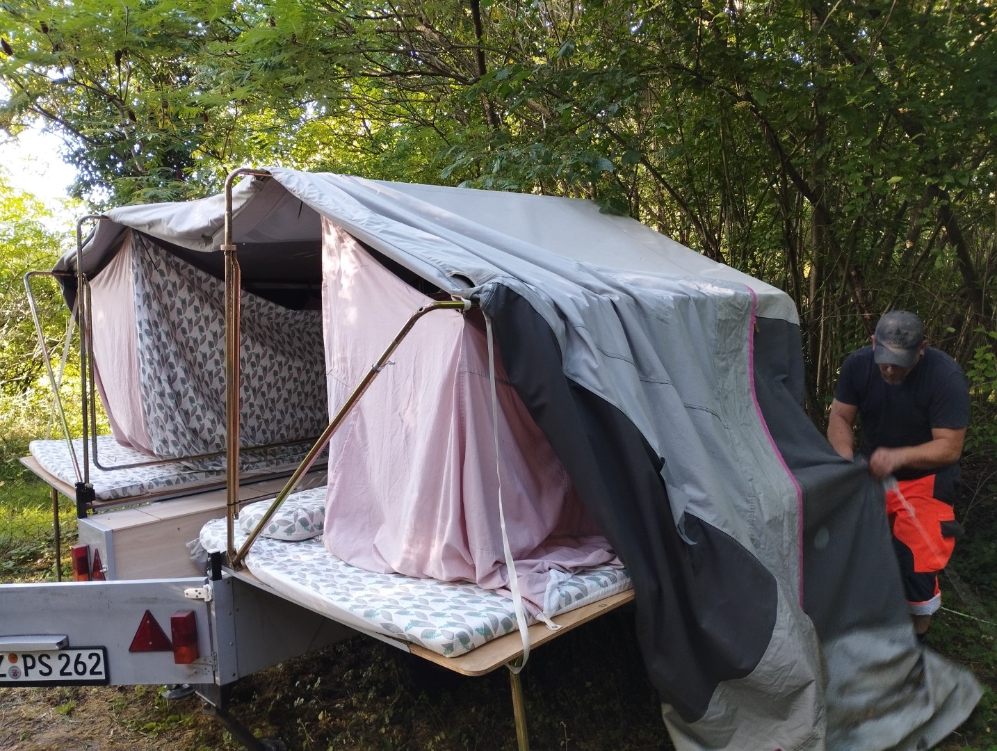 Faltcaravan Trigano Oceane Campen Elektroauto E-Auto Wohnwagen Wohnanhänger Falter Klappfix Alpenkreuzer