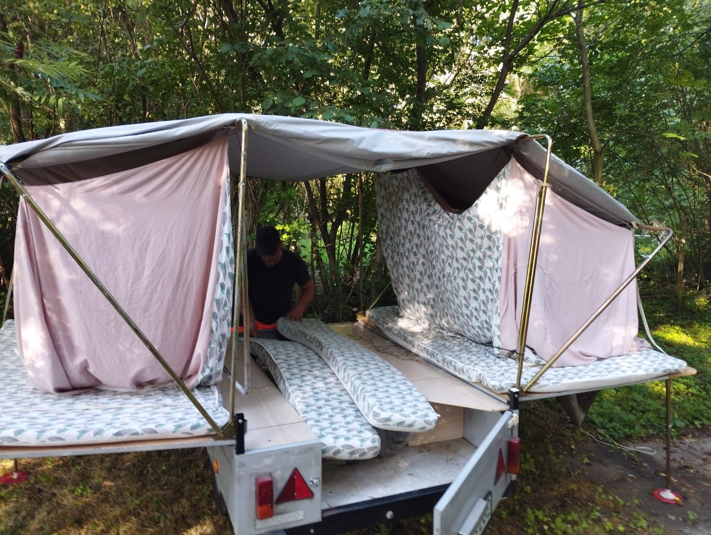 Faltcaravan Trigano Oceane Campen Elektroauto E-Auto Wohnwagen Wohnanhänger Falter Klappfix Alpenkreuzer