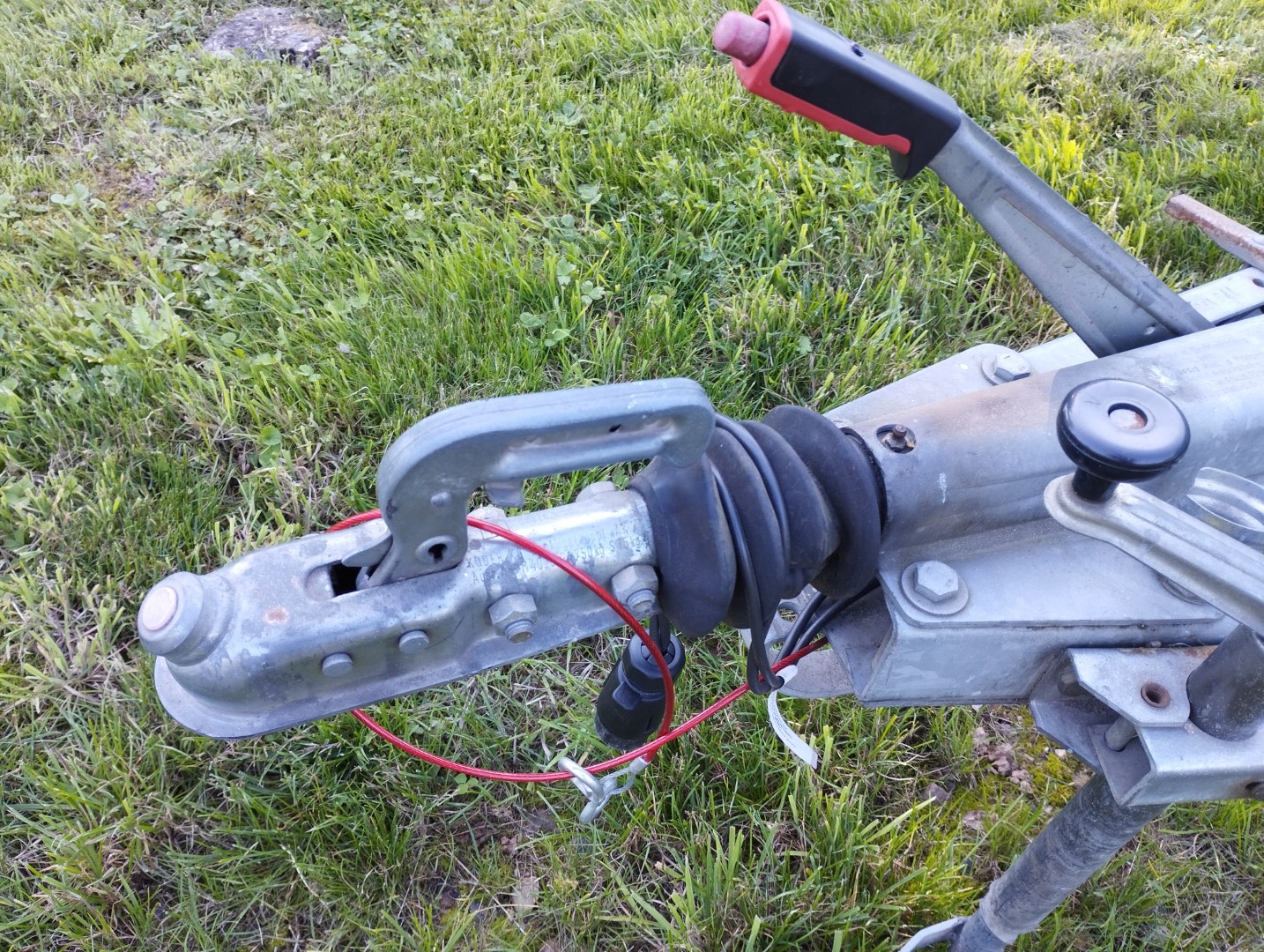 Faltcaravan Trigano Oceane Campen Elektroauto E-Auto Wohnwagen Wohnanhänger Falter Klappfix Alpenkreuzer