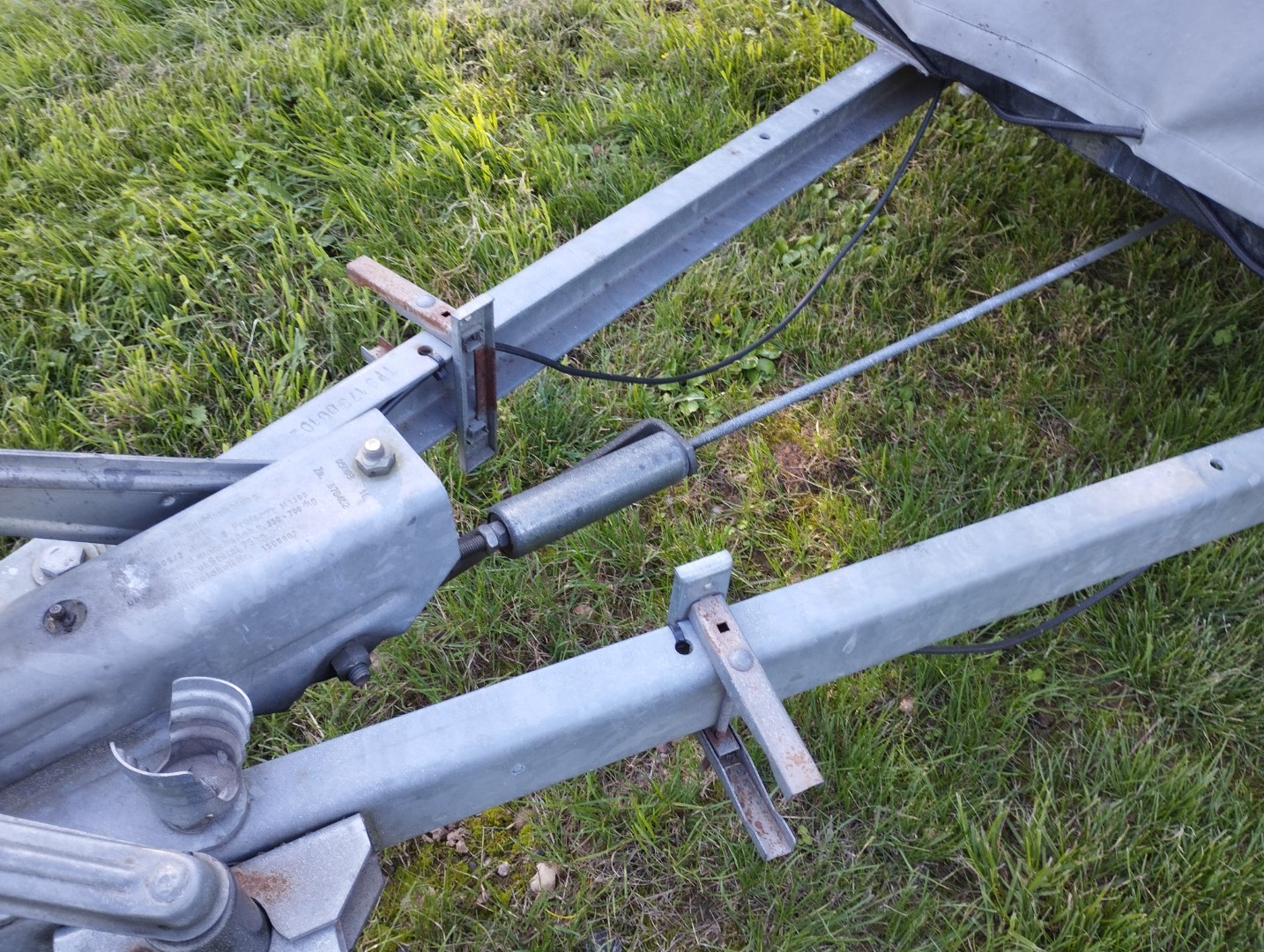 Faltcaravan Trigano Oceane Campen Elektroauto E-Auto Wohnwagen Wohnanhänger Falter Klappfix Alpenkreuzer