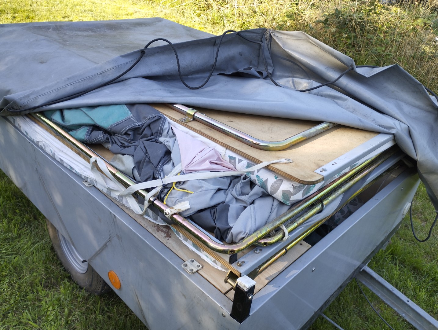 Faltcaravan Trigano Oceane Campen Elektroauto E-Auto Wohnwagen Wohnanhänger Falter Klappfix Alpenkreuzer