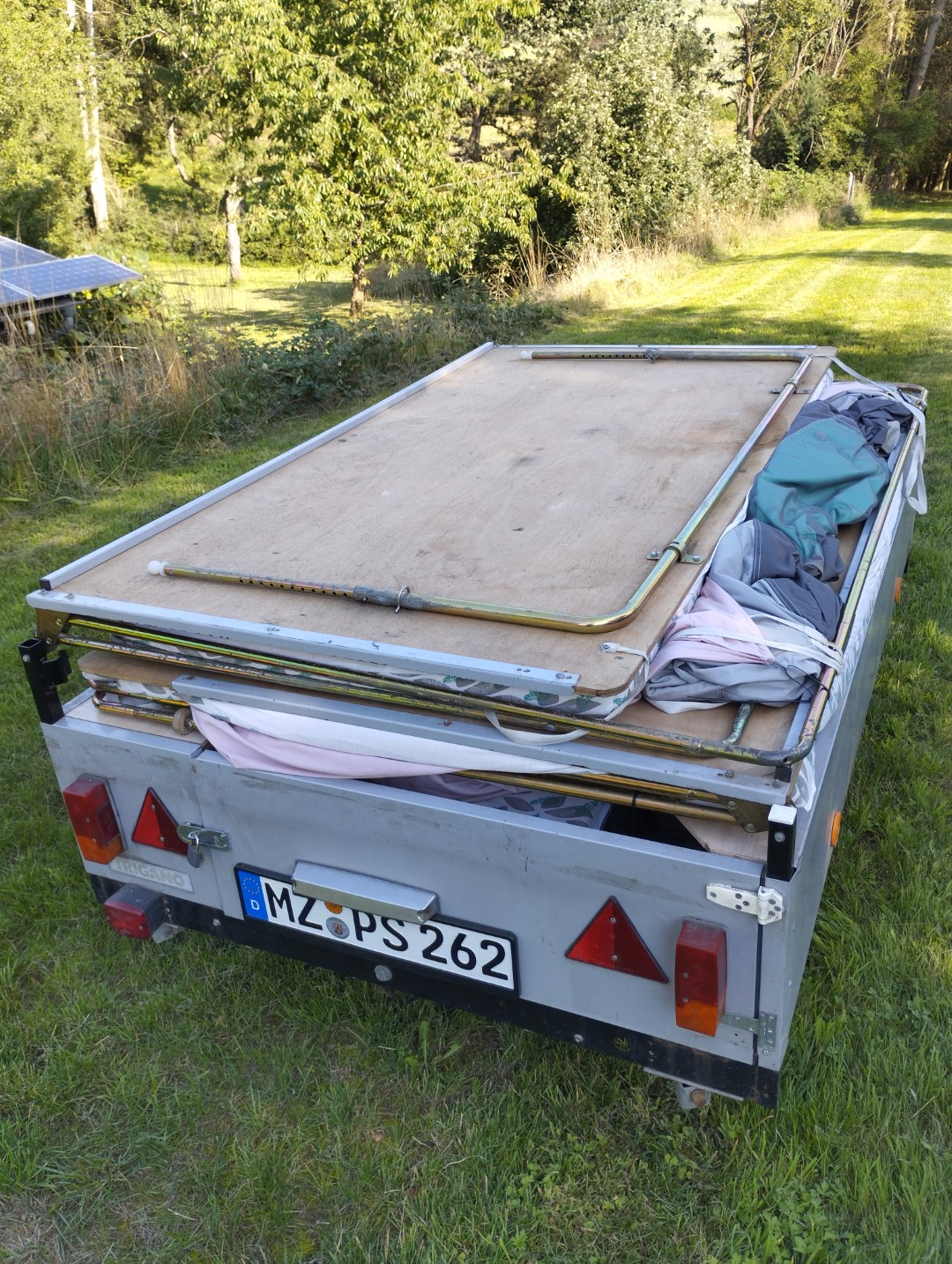 Faltcaravan Trigano Oceane Campen Elektroauto E-Auto Wohnwagen Wohnanhänger Falter Klappfix Alpenkreuzer