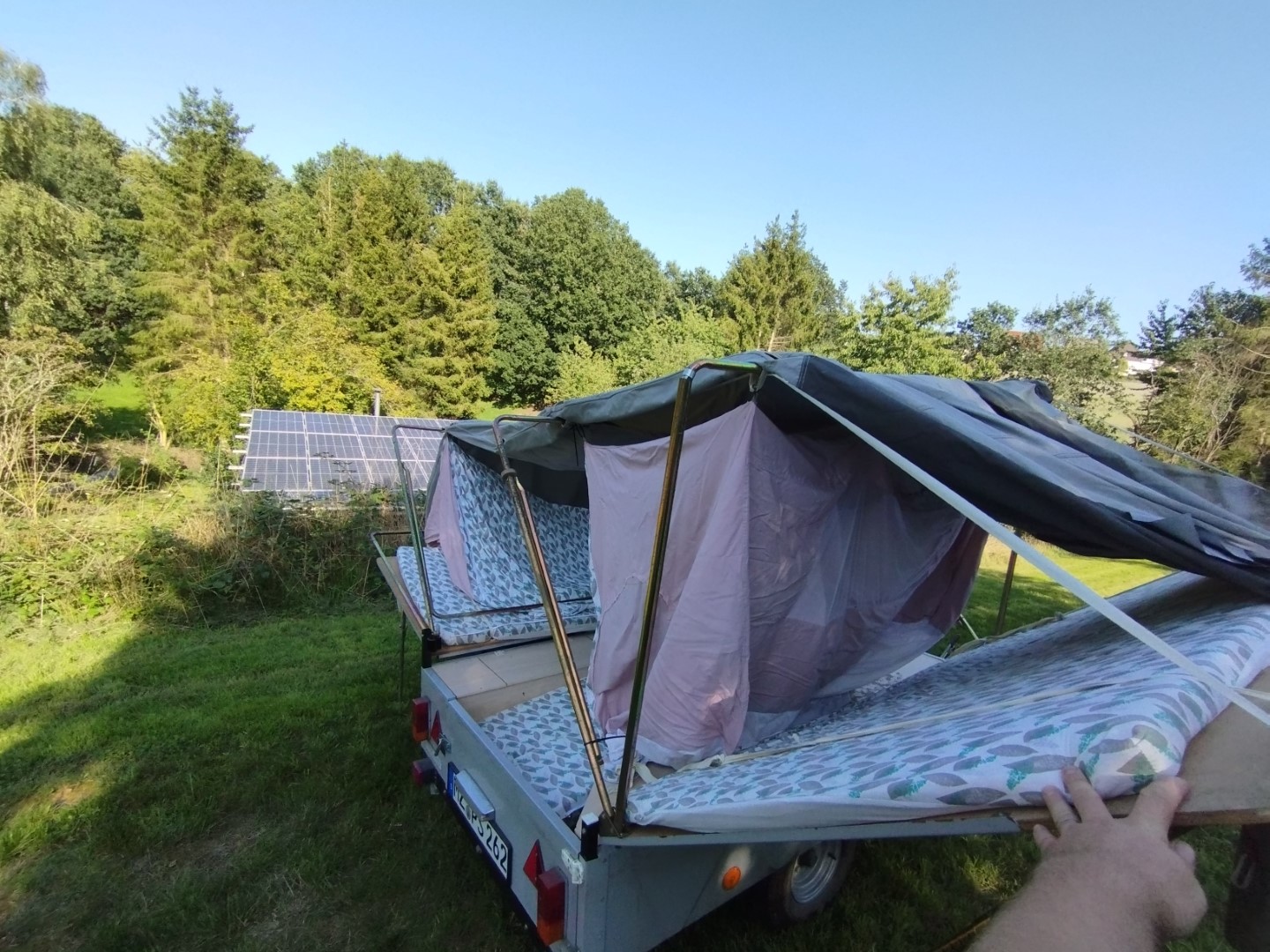 Faltcaravan Trigano Oceane Campen Elektroauto E-Auto Wohnwagen Wohnanhänger Falter Klappfix Alpenkreuzer