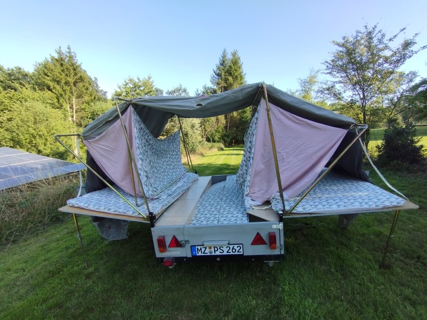 Faltcaravan Trigano Oceane Campen Elektroauto E-Auto Wohnwagen Wohnanhänger Falter Klappfix Alpenkreuzer