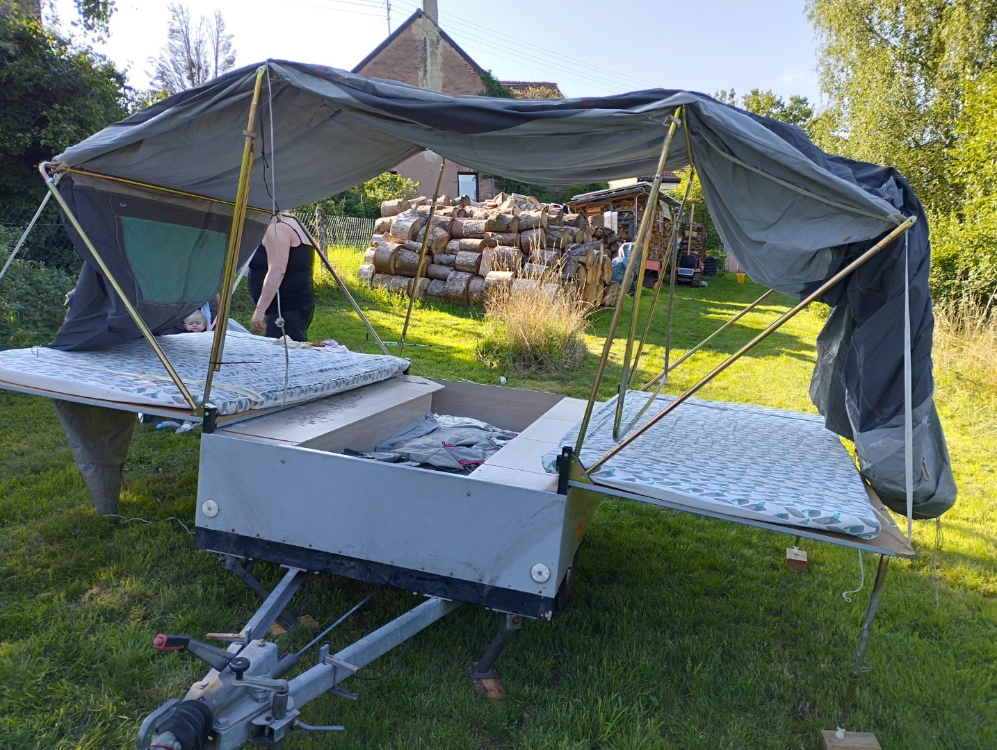 Faltcaravan Trigano Oceane Campen Elektroauto E-Auto Wohnwagen Wohnanhänger Falter Klappfix Alpenkreuzer