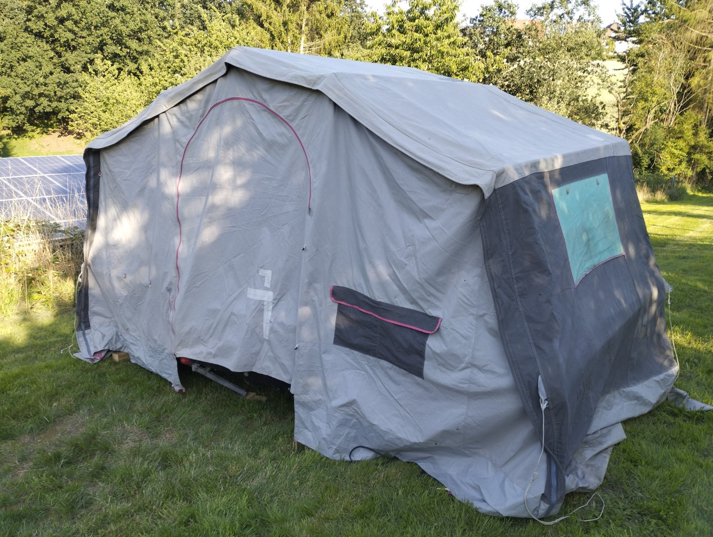 Faltcaravan Trigano Oceane Campen Elektroauto E-Auto Wohnwagen Wohnanhänger Falter Klappfix Alpenkreuzer