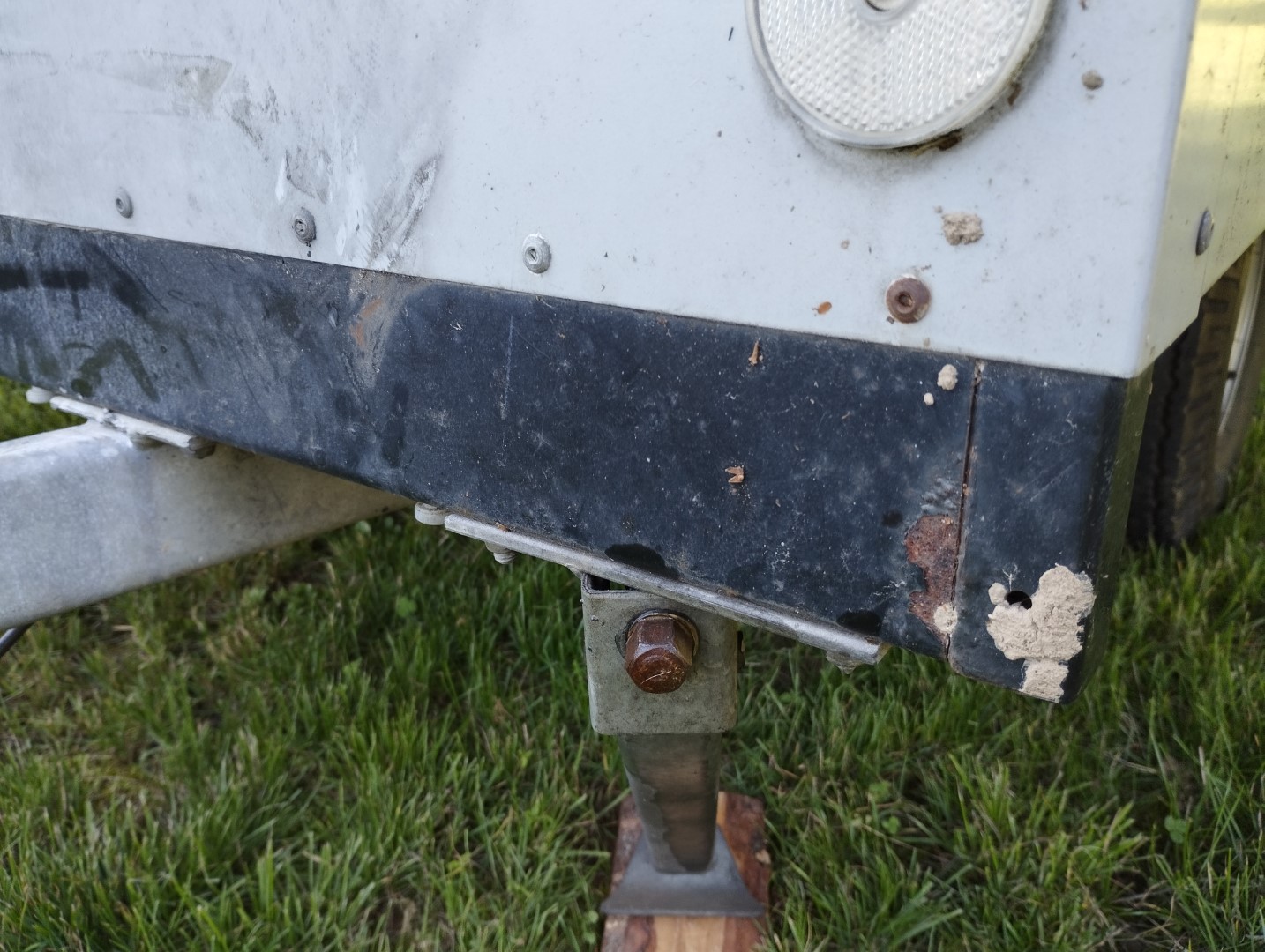 Faltcaravan Trigano Oceane Campen Elektroauto E-Auto Wohnwagen Wohnanhänger Falter Klappfix Alpenkreuzer