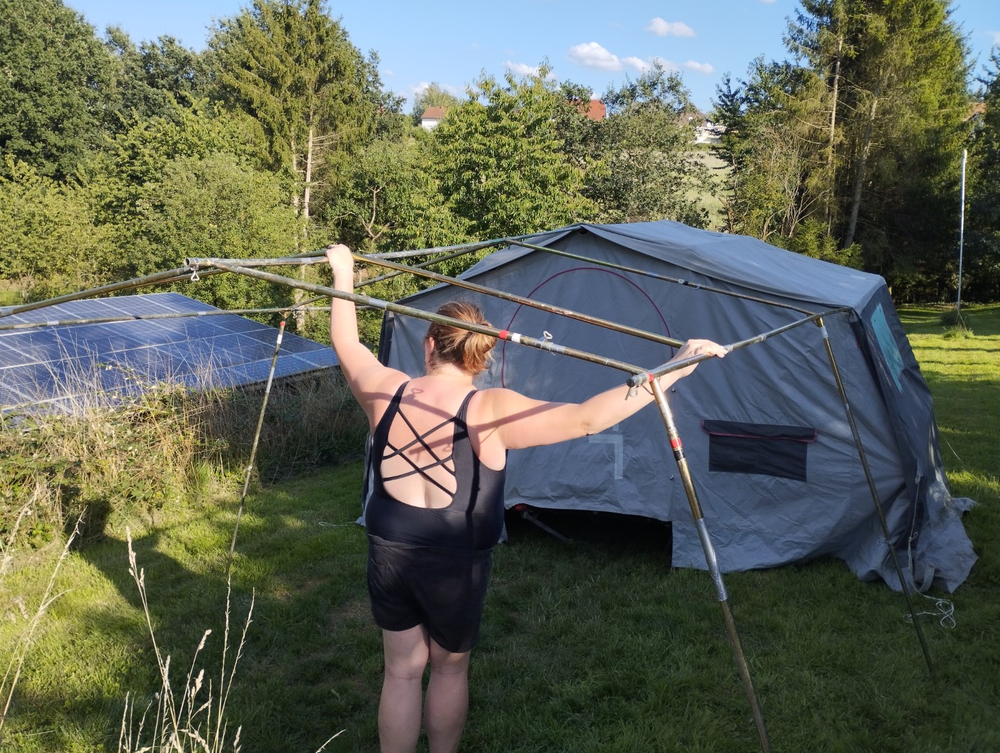 Faltcaravan Trigano Oceane Campen Elektroauto E-Auto Wohnwagen Wohnanhänger Falter Klappfix Alpenkreuzer