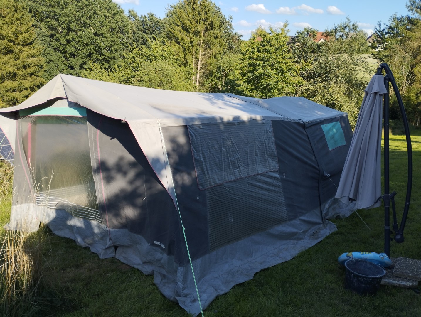 Faltcaravan Trigano Oceane Campen Elektroauto E-Auto Wohnwagen Wohnanhänger Falter Klappfix Alpenkreuzer