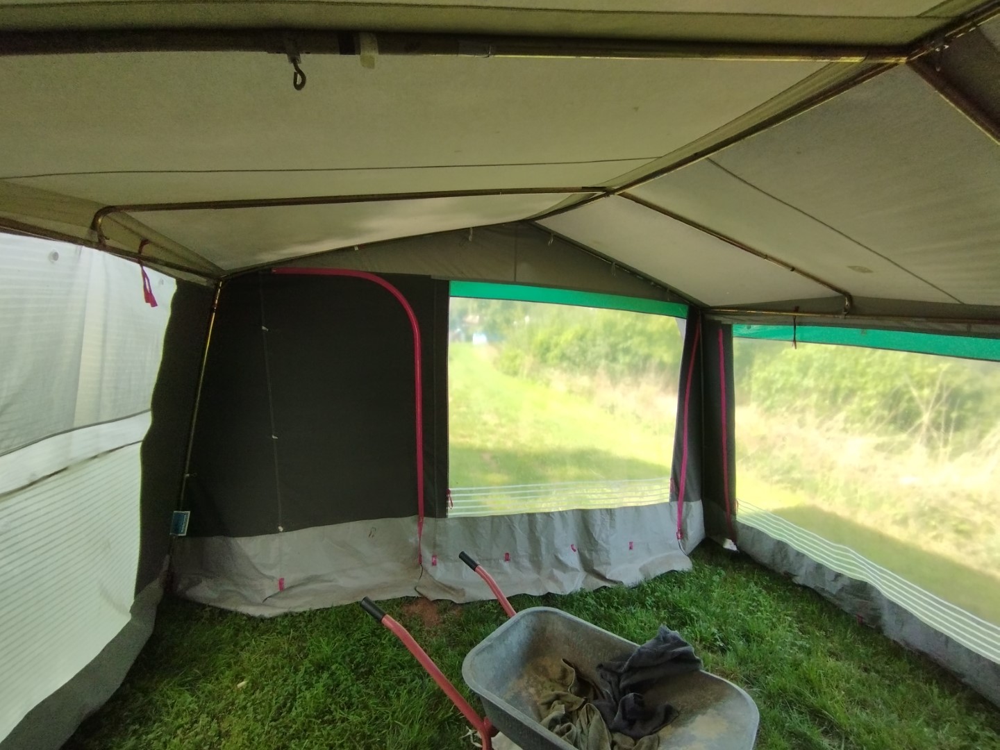 Faltcaravan Trigano Oceane Campen Elektroauto E-Auto Wohnwagen Wohnanhänger Falter Klappfix Alpenkreuzer