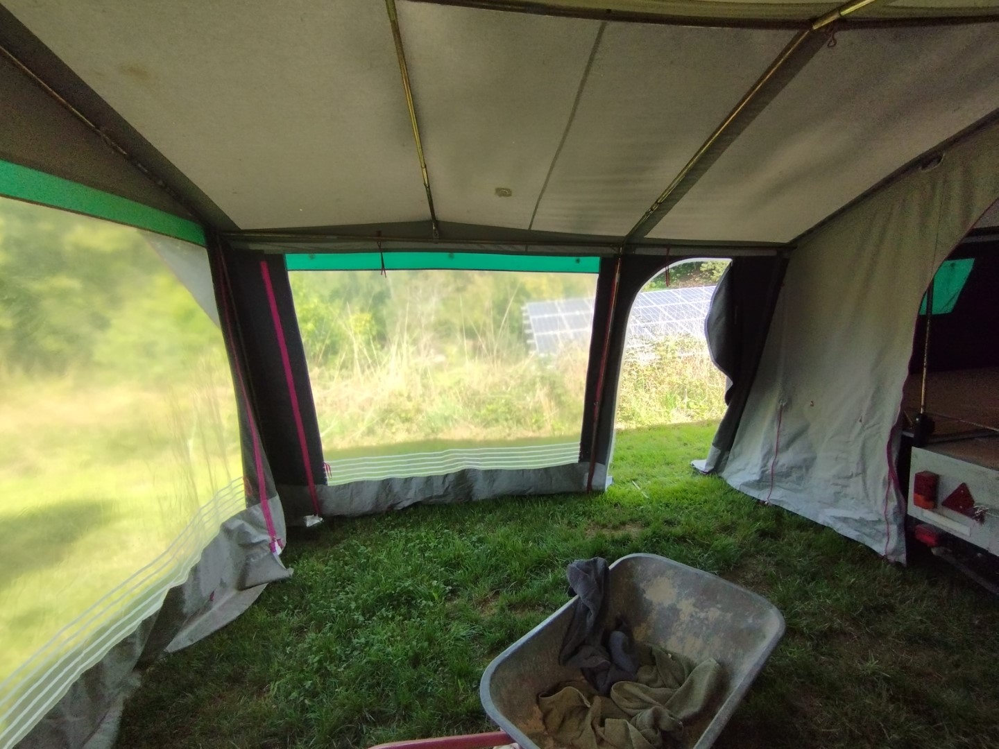 Faltcaravan Trigano Oceane Campen Elektroauto E-Auto Wohnwagen Wohnanhänger Falter Klappfix Alpenkreuzer