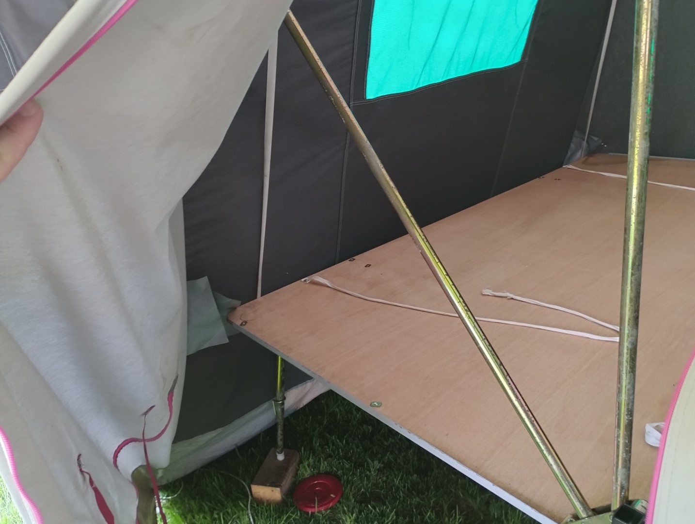 Faltcaravan Trigano Oceane Campen Elektroauto E-Auto Wohnwagen Wohnanhänger Falter Klappfix Alpenkreuzer