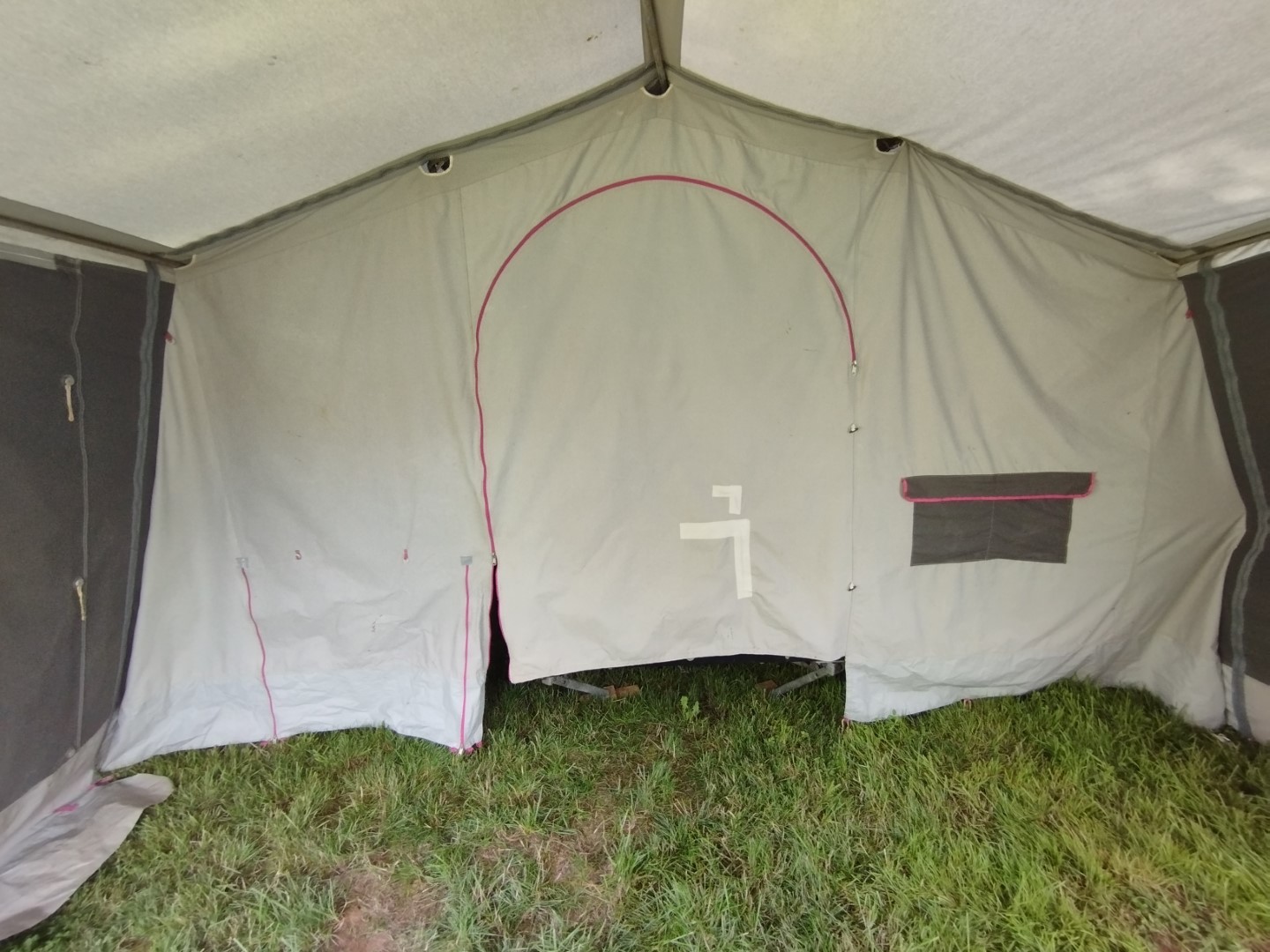 Faltcaravan Trigano Oceane Campen Elektroauto E-Auto Wohnwagen Wohnanhänger Falter Klappfix Alpenkreuzer