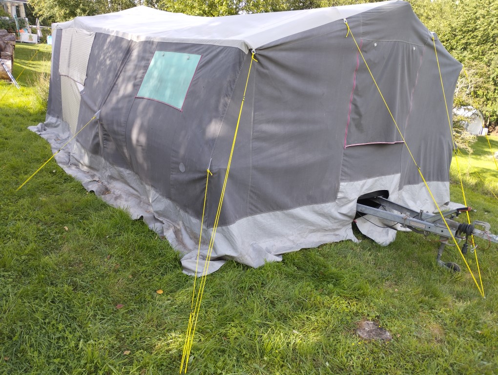 Faltcaravan Trigano Oceane Campen Elektroauto E-Auto Wohnwagen Wohnanhänger Falter Klappfix Alpenkreuzer