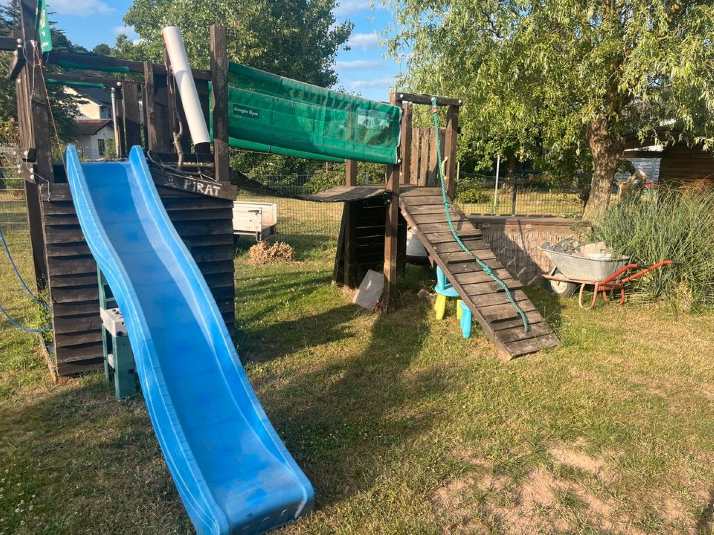 Klettergerüst Spielturm Rutsche Schaukel Sandkasten Jungle Gym restaurieren reparieren umbauen Hängebrücke