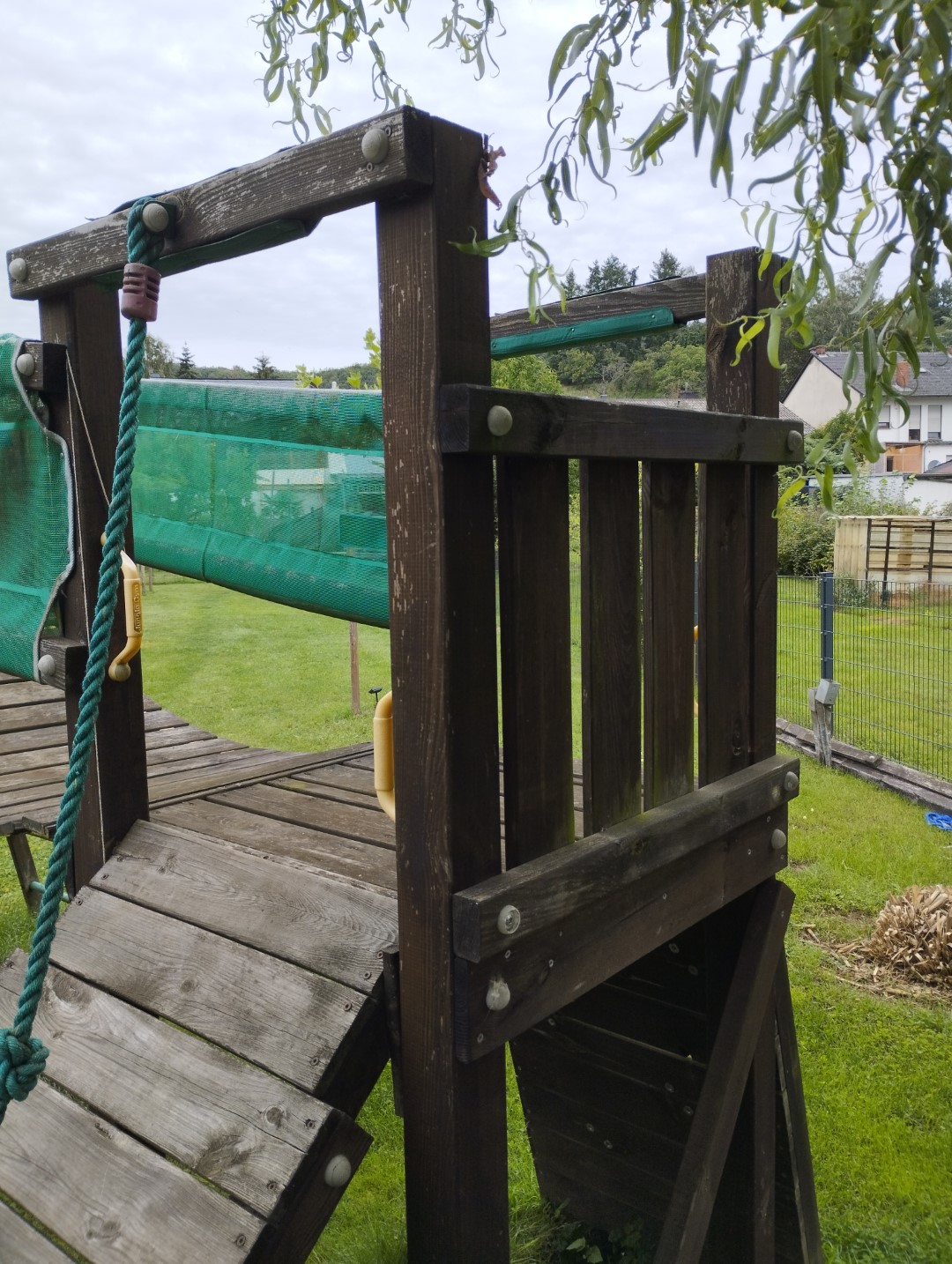 Klettergerüst Spielturm Rutsche Schaukel Sandkasten Jungle Gym restaurieren reparieren umbauen Hängebrücke