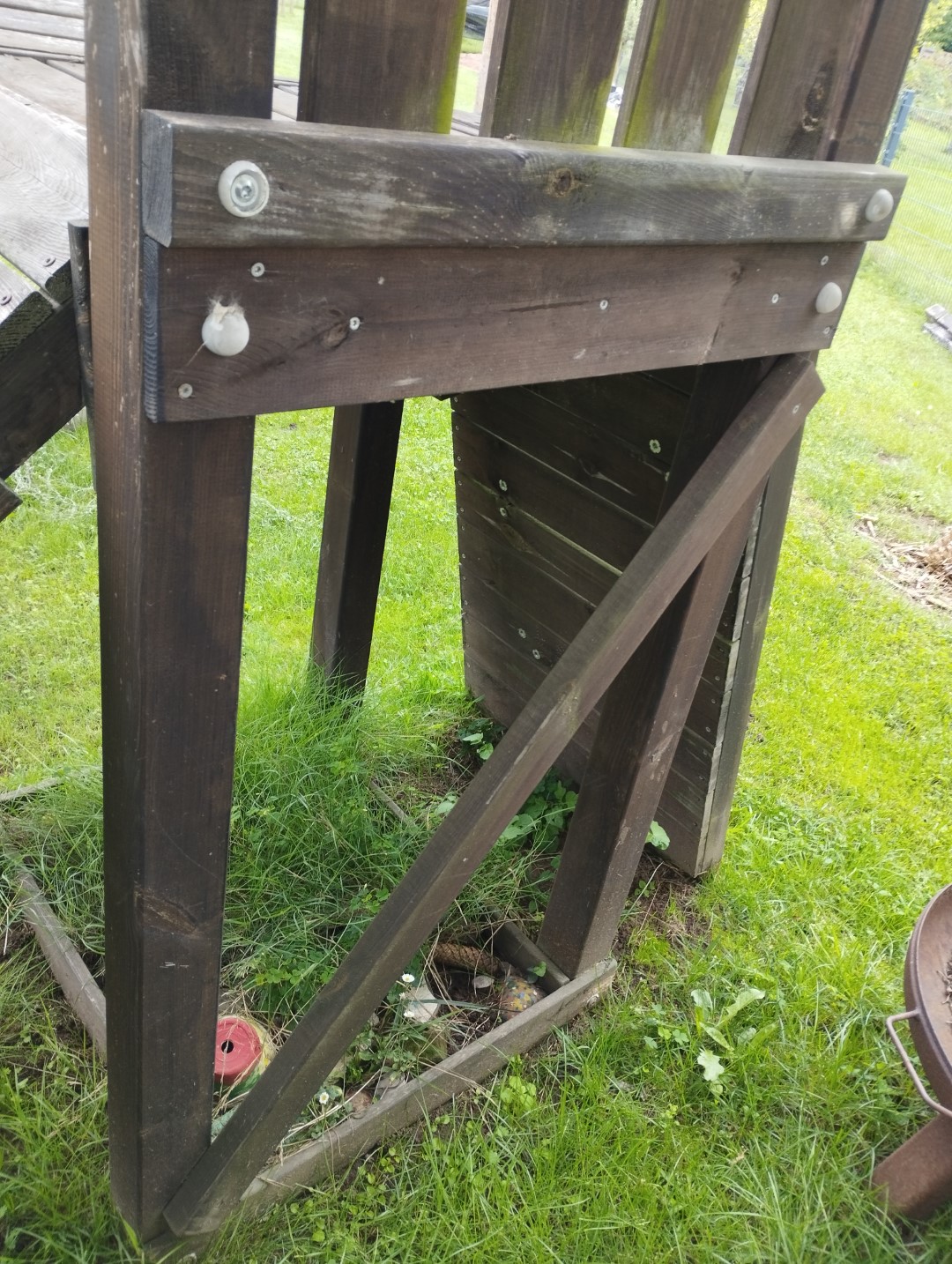 Klettergerüst Spielturm Rutsche Schaukel Sandkasten Jungle Gym restaurieren reparieren umbauen Hängebrücke